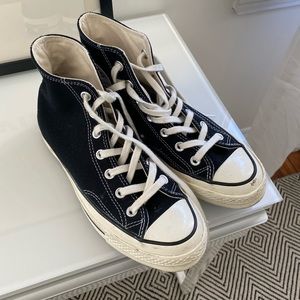 Like new black high top converse sneakers